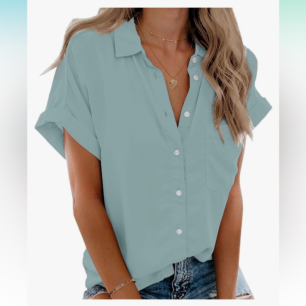 Beautife light green button down roll sleeve blouse with single pocket size L